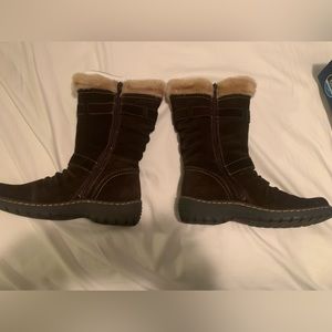 Brand new Bare Traps chocolate brown suede boot, fur lined boots size 10.
